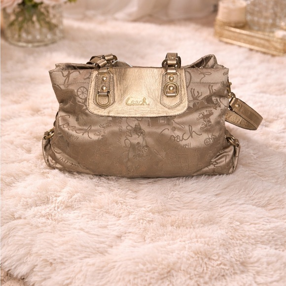 Coach Ashley horse and carriage Metallic Gold Shoulder Bag ๐ธ๐ธ๐ธ๐ธ - Picture 1 of 10